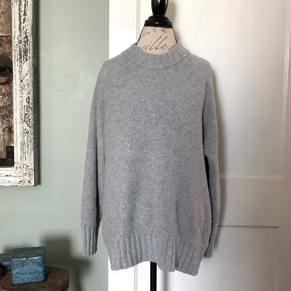 OLD NAVY Cozy Oversized Pullover Boucle Crew Neck Sweater - Light Grey Heather - Picture 2 of 12